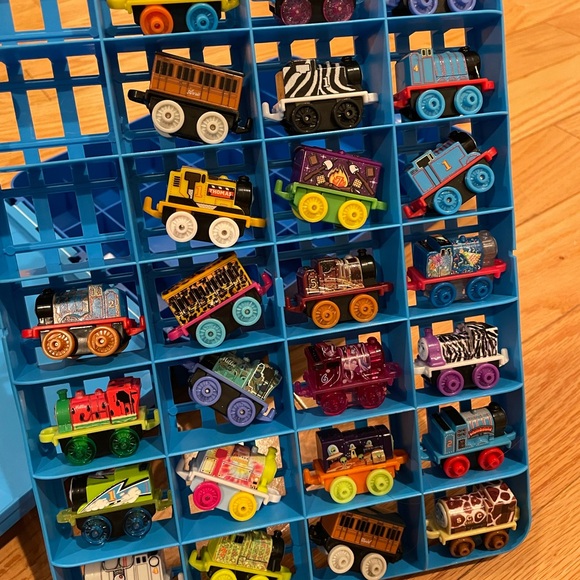 Thomas the train, mini trains, and carrying case 25 trains and case - Picture 6 of 12